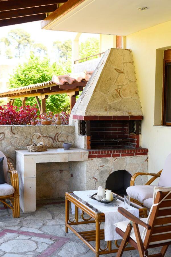Sani Beach Villa Bagian luar foto