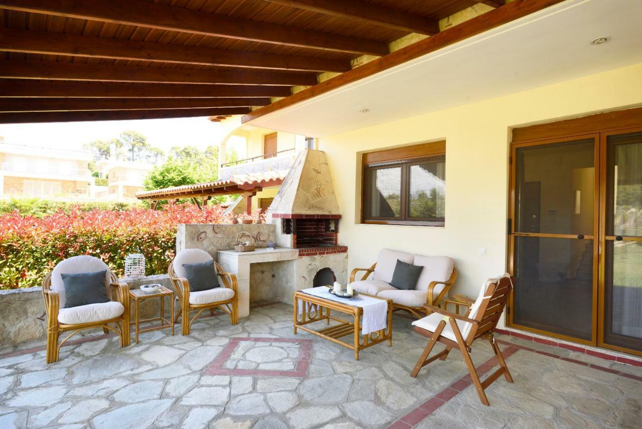 Sani Beach Villa Bagian luar foto