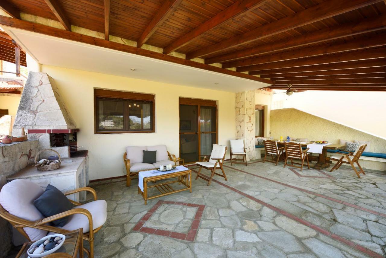Sani Beach Villa Bagian luar foto
