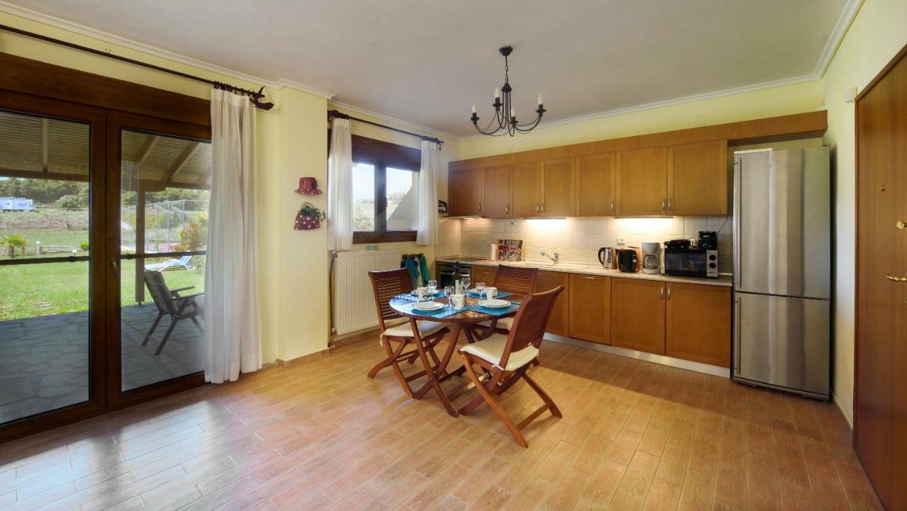 Sani Beach Villa Bagian luar foto